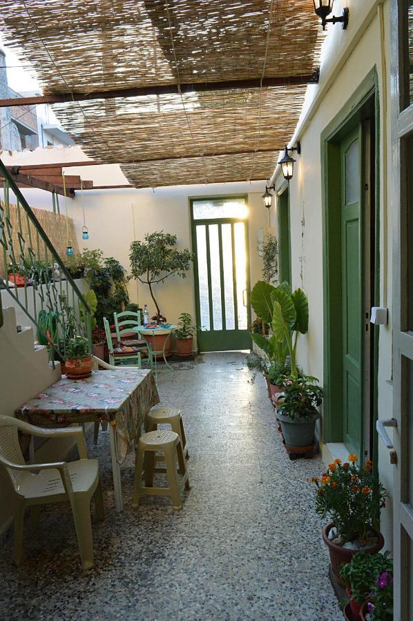 Pireas Port Next To Metro Artistic House Apartment Exterior photo